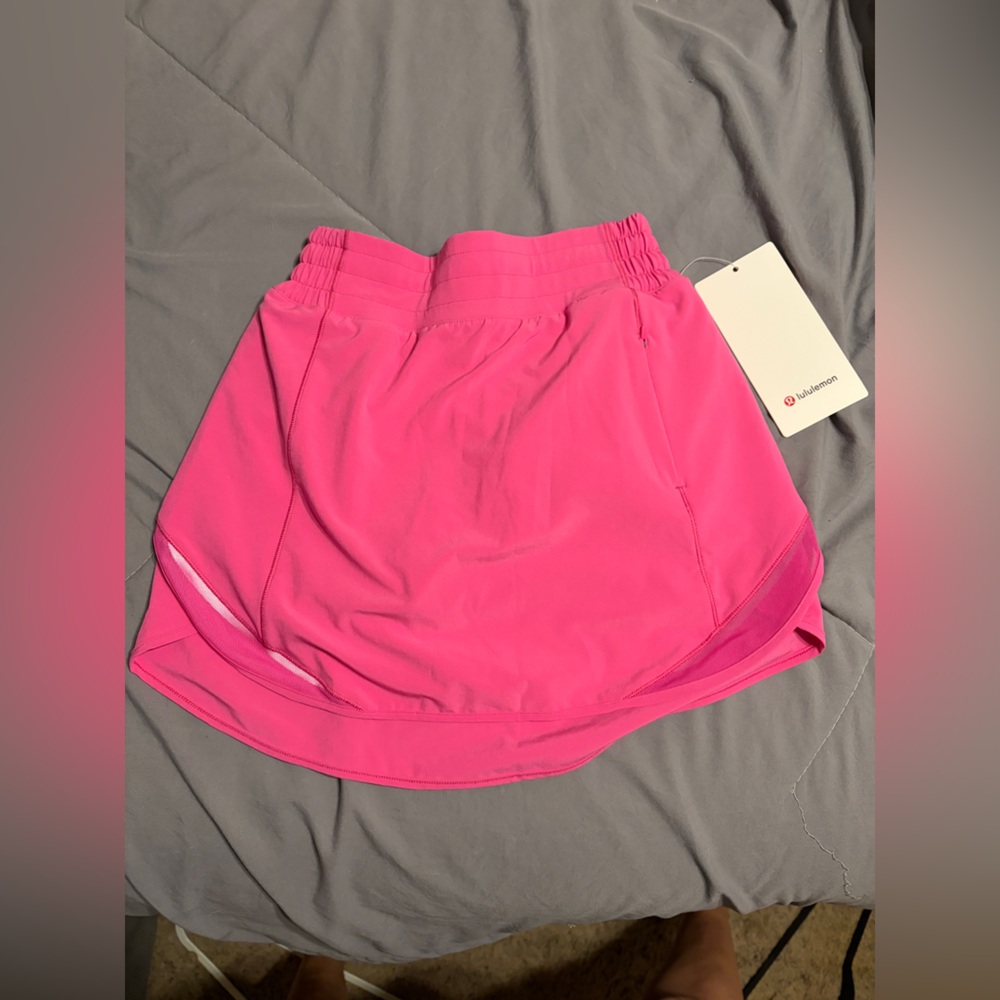 🌈🌈  NWT // lululemon athletica Bright Pink Athletic Short ⭐️⭐️ sz 2